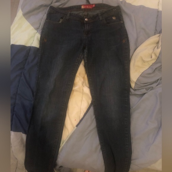 Apple Bottom jeans size 9-10. Like new I hardly ever wore them - Picture 2 of 3
